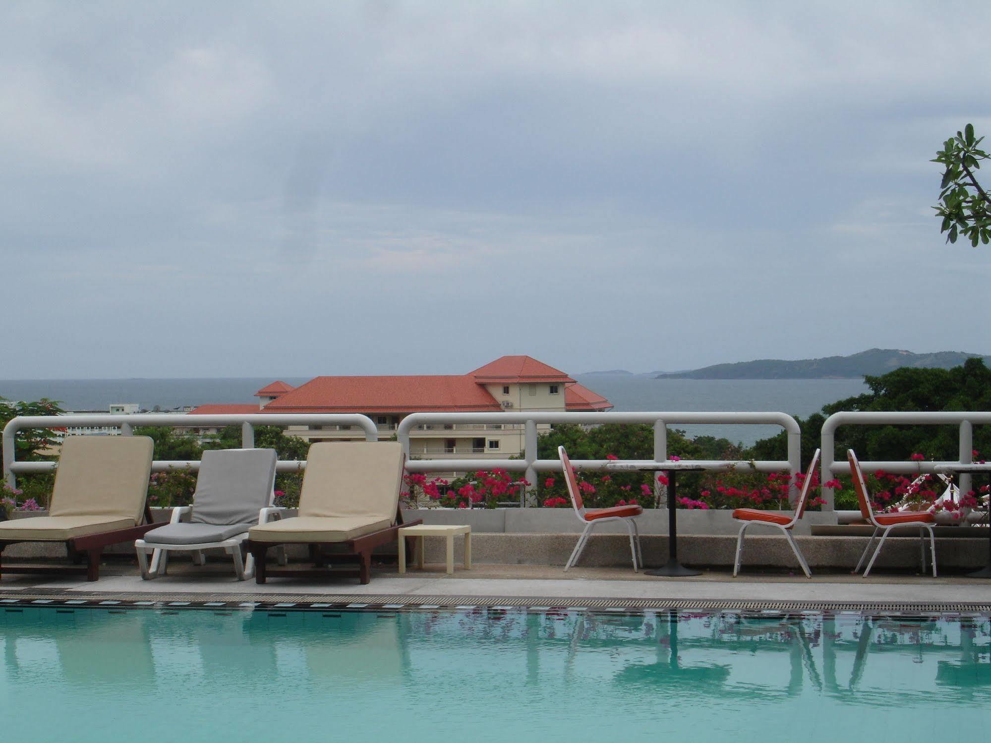 Abricole At Pattaya Hill Leilighet Eksteriør bilde