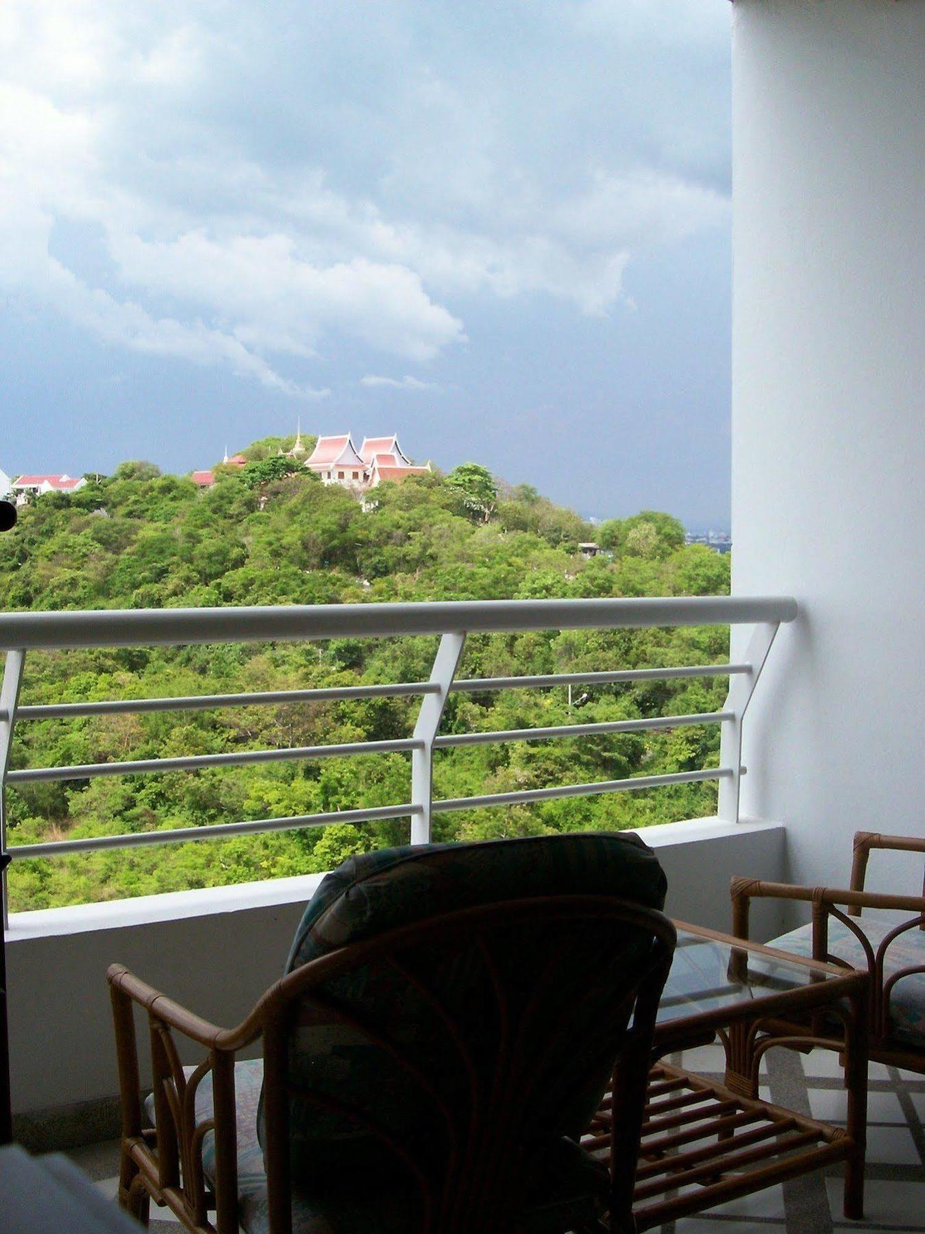 Abricole At Pattaya Hill Leilighet Eksteriør bilde