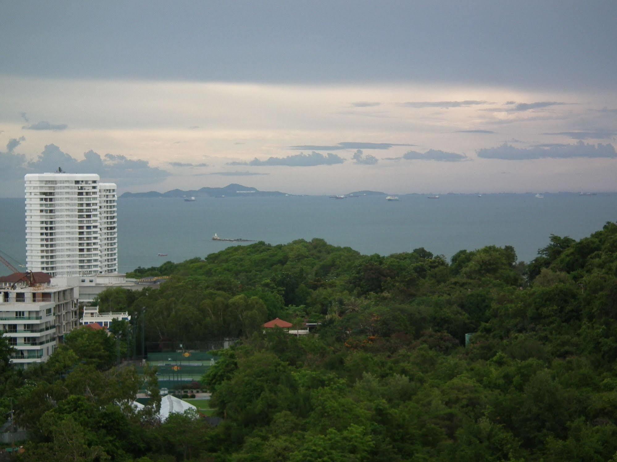 Abricole At Pattaya Hill Leilighet Eksteriør bilde